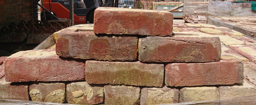 <p>Reclaimed Red Bricks</p><p>490 in stock</p>